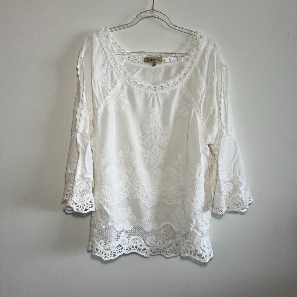 Democracy Women's white embroidered blouse, size Medium, Rayon/Cotton